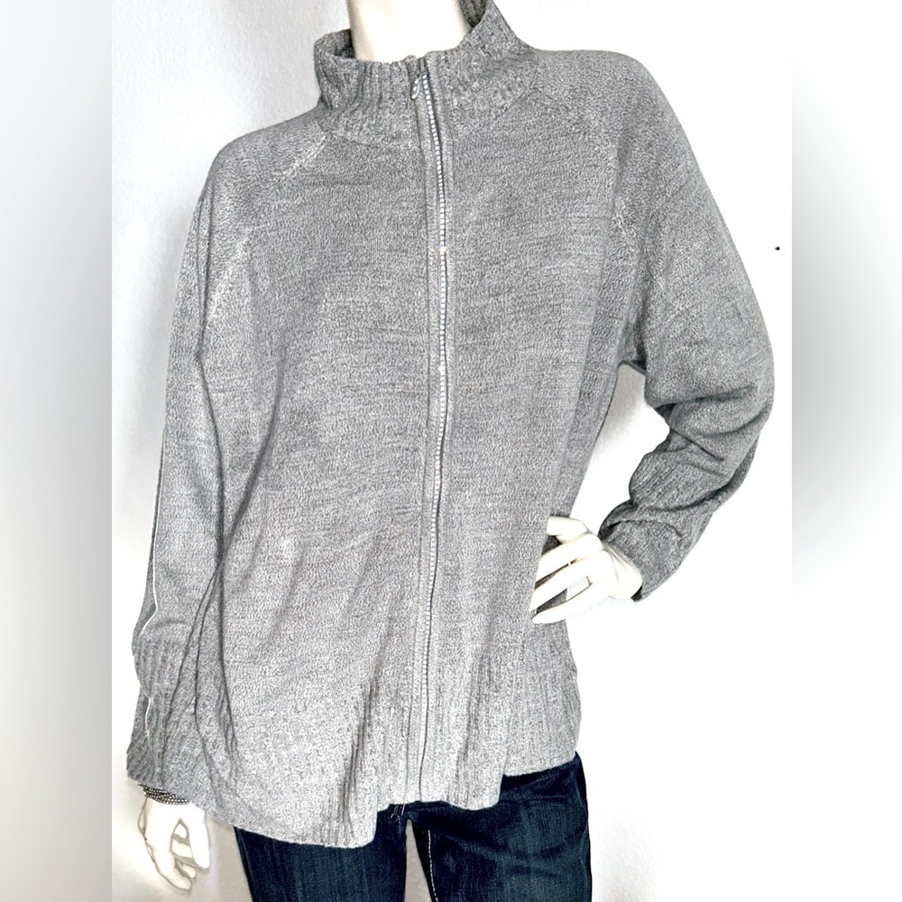Quaker Factory Cardigan Style Full Frontal Opening w/Zipper Close.          ZS-1